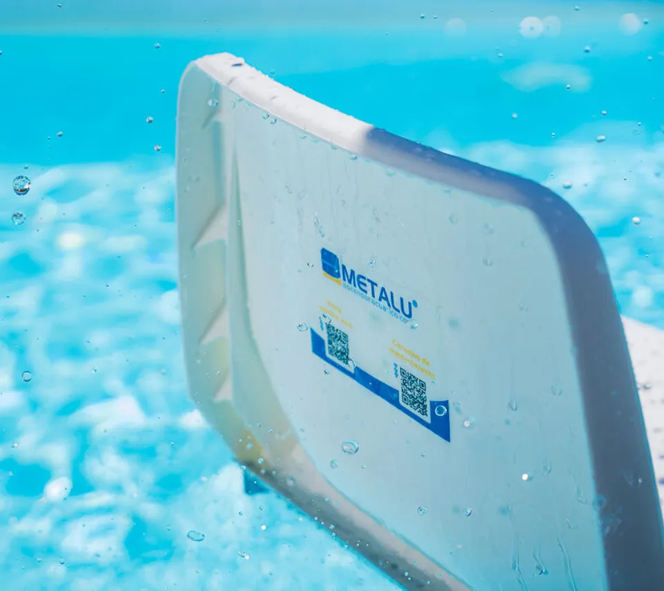 silla-metalu-elevador-piscina
